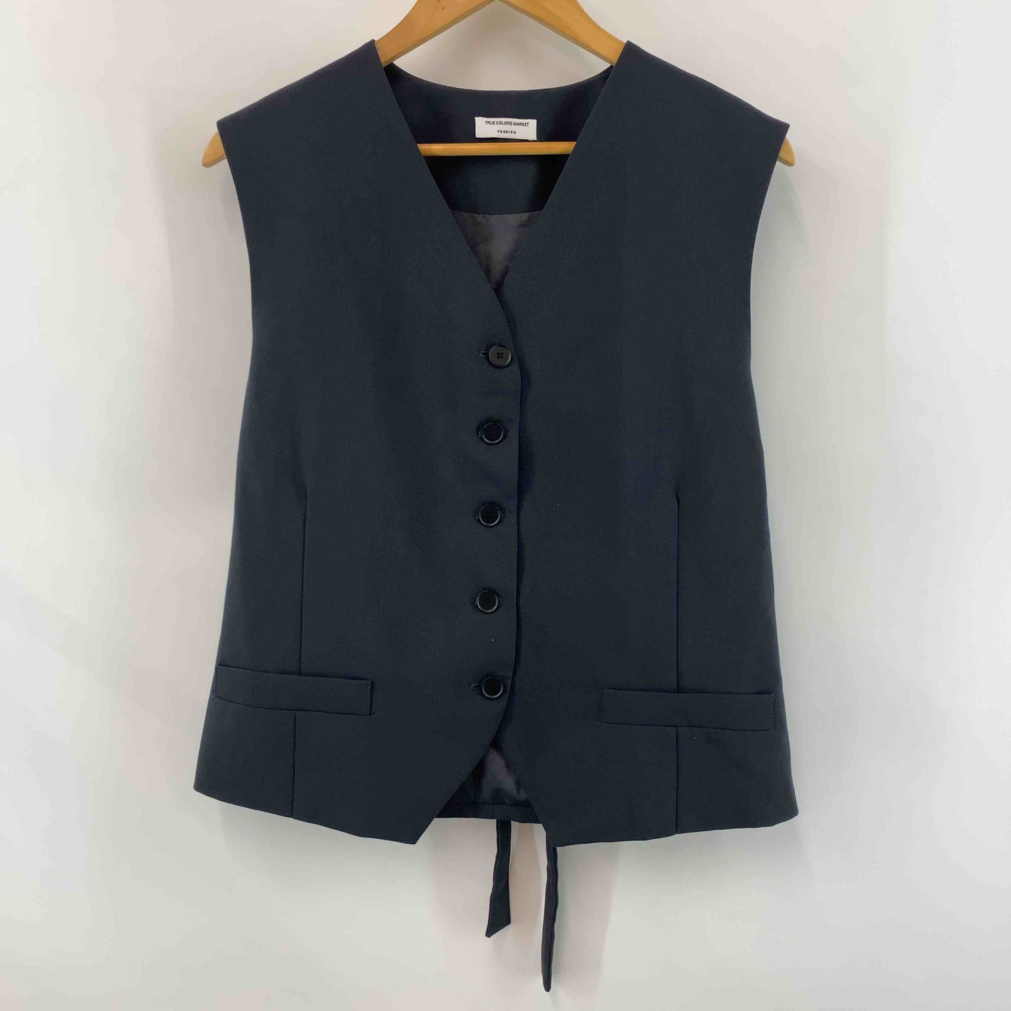 TRUE COLORS MARKET FASHIRU トゥルーカラーズマーケットファシル メンズ　ベスト　チャコールグレー