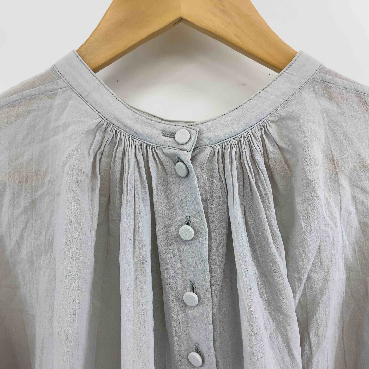 SUSURI ススリ ライトグレー シアー 無地 シンプル レディース 半袖シャツ/ブラウス