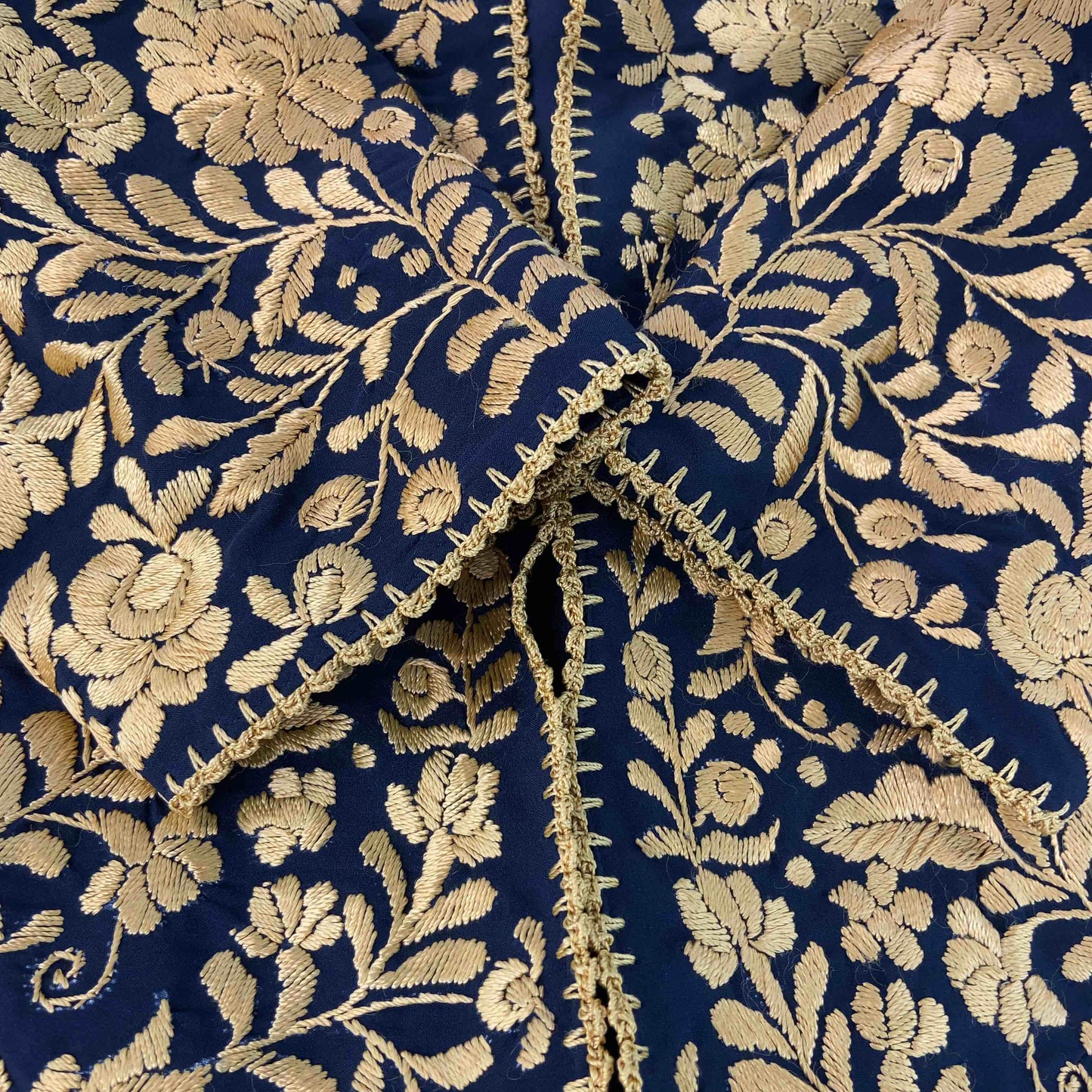 レディース ノーカラージャケット ブラック サテン刺繍花柄