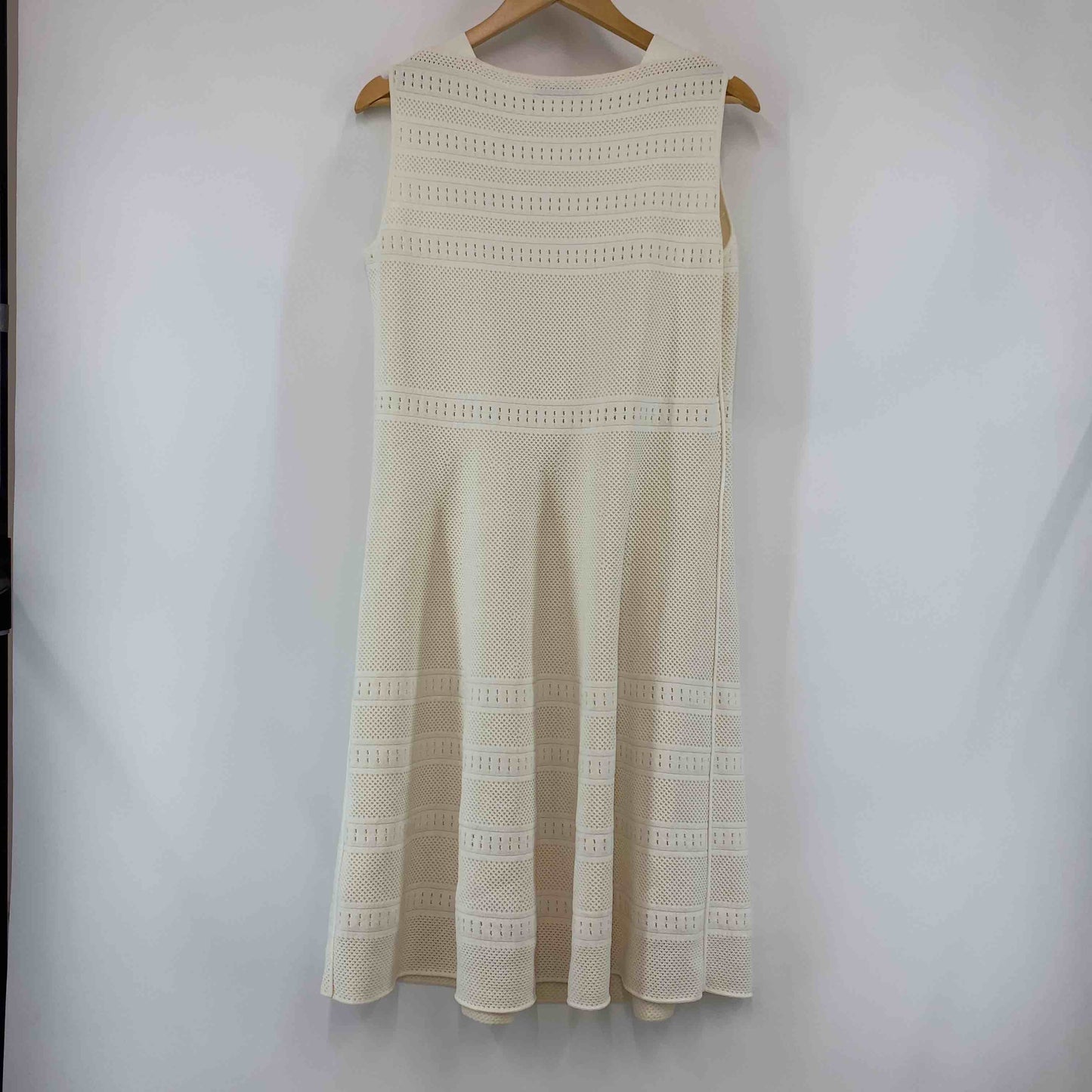 SHEIS SO  レディース イタリア製 ノーカラージャケット セットアップ ノースリーブワンピース ニット 白