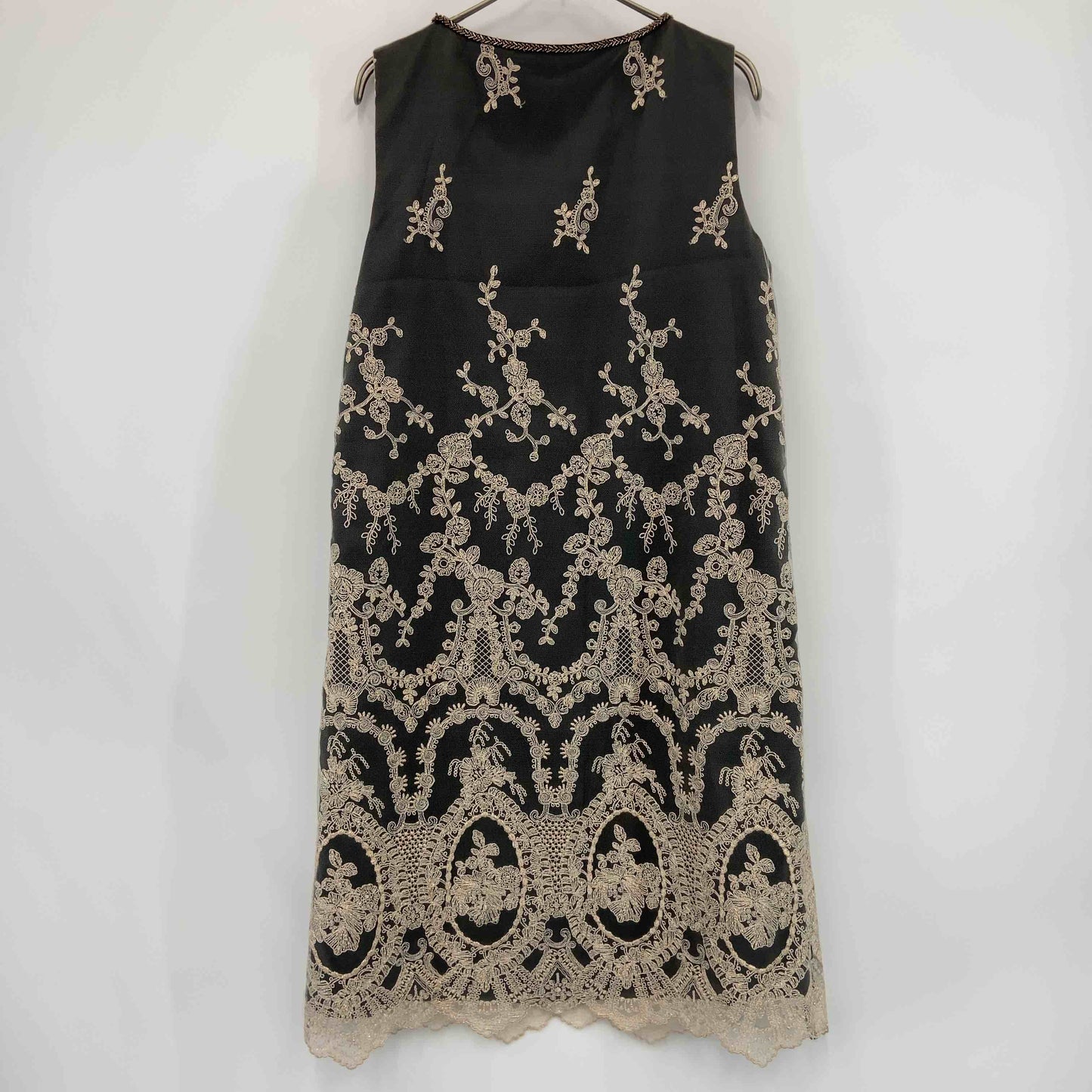 レディース ノースリーブワンピース　ひざ丈　レース　花柄　刺繍　ビーズ装飾　黒