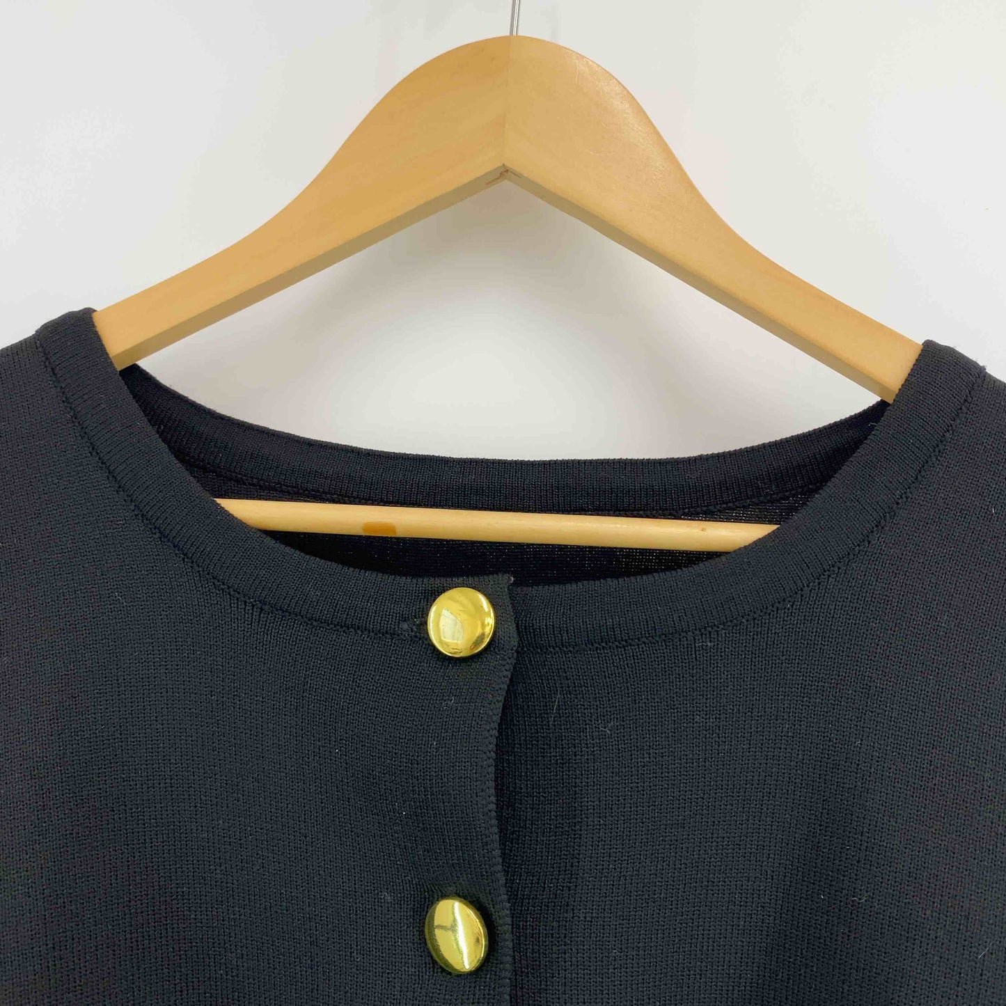 レディース カーディガン 黒 金ボタン クルーネック