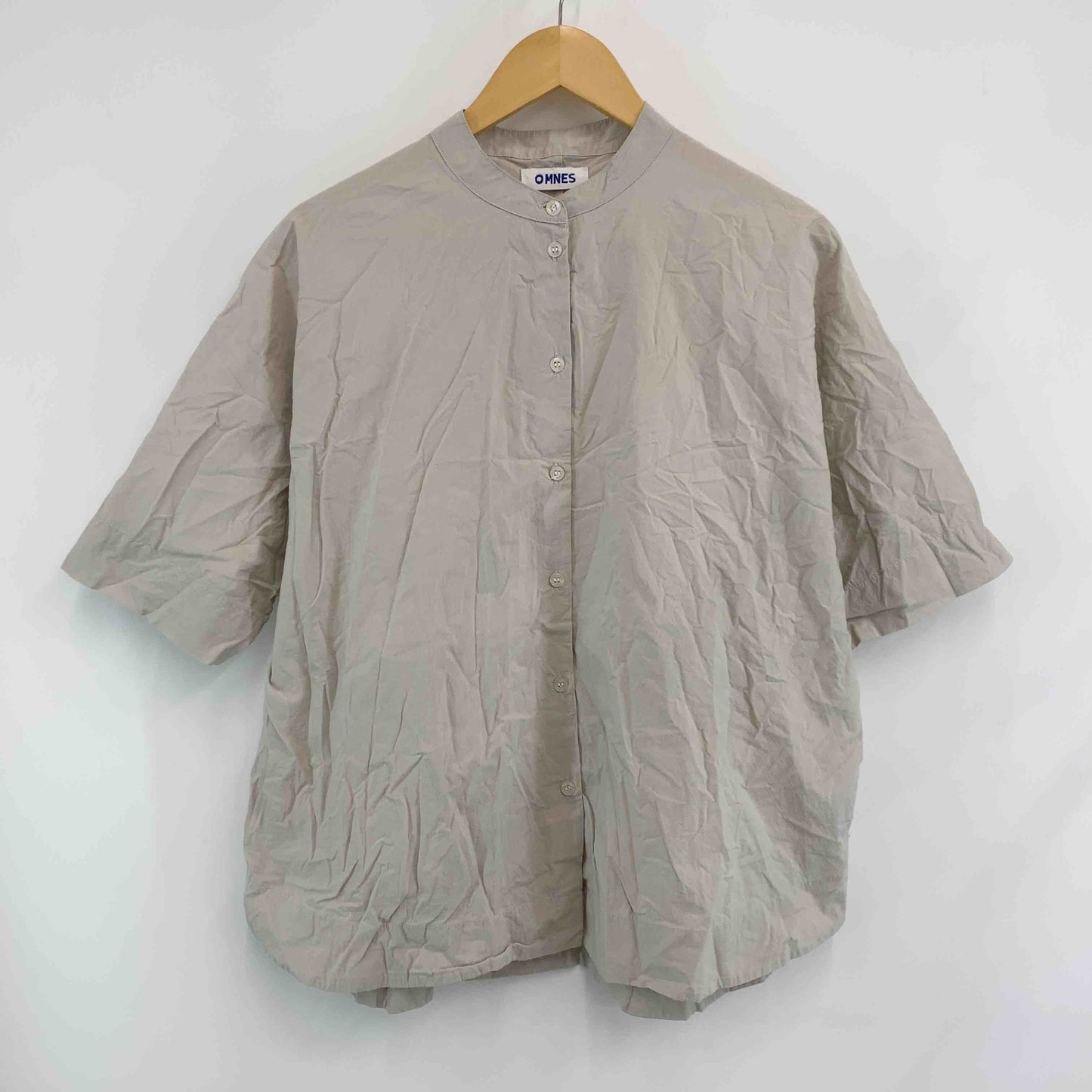 OMNES オムネス レディース 半袖シャツ/ブラウス グレージュ スタンドカラー