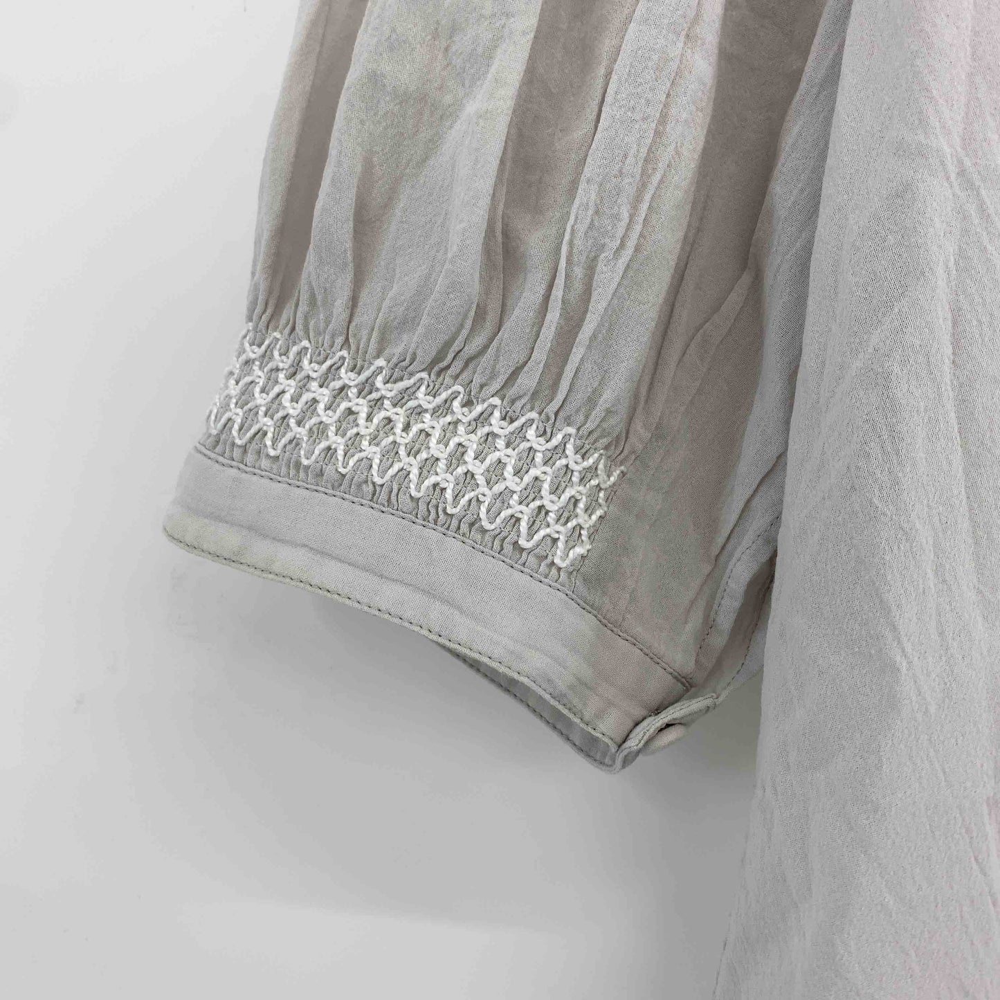 SUSURI ススリ ライトグレー シアー 無地 シンプル レディース 半袖シャツ/ブラウス