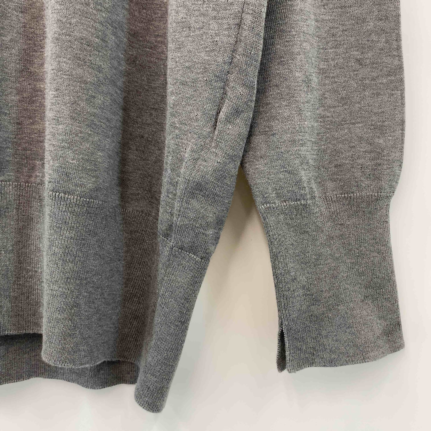 23区 ニジュウサンク レディース Vネックカーディガン グレー 綿シルク混