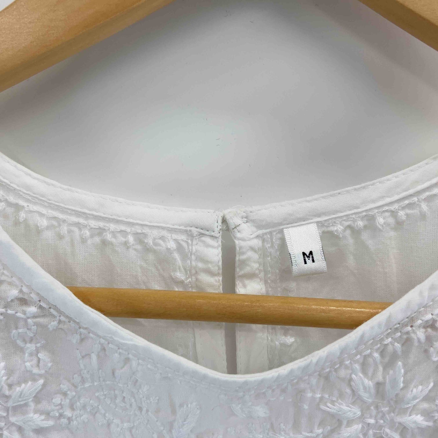 ロングワンピース ホワイト 刺繡デザイン 花柄  レディース 長袖ワンピース