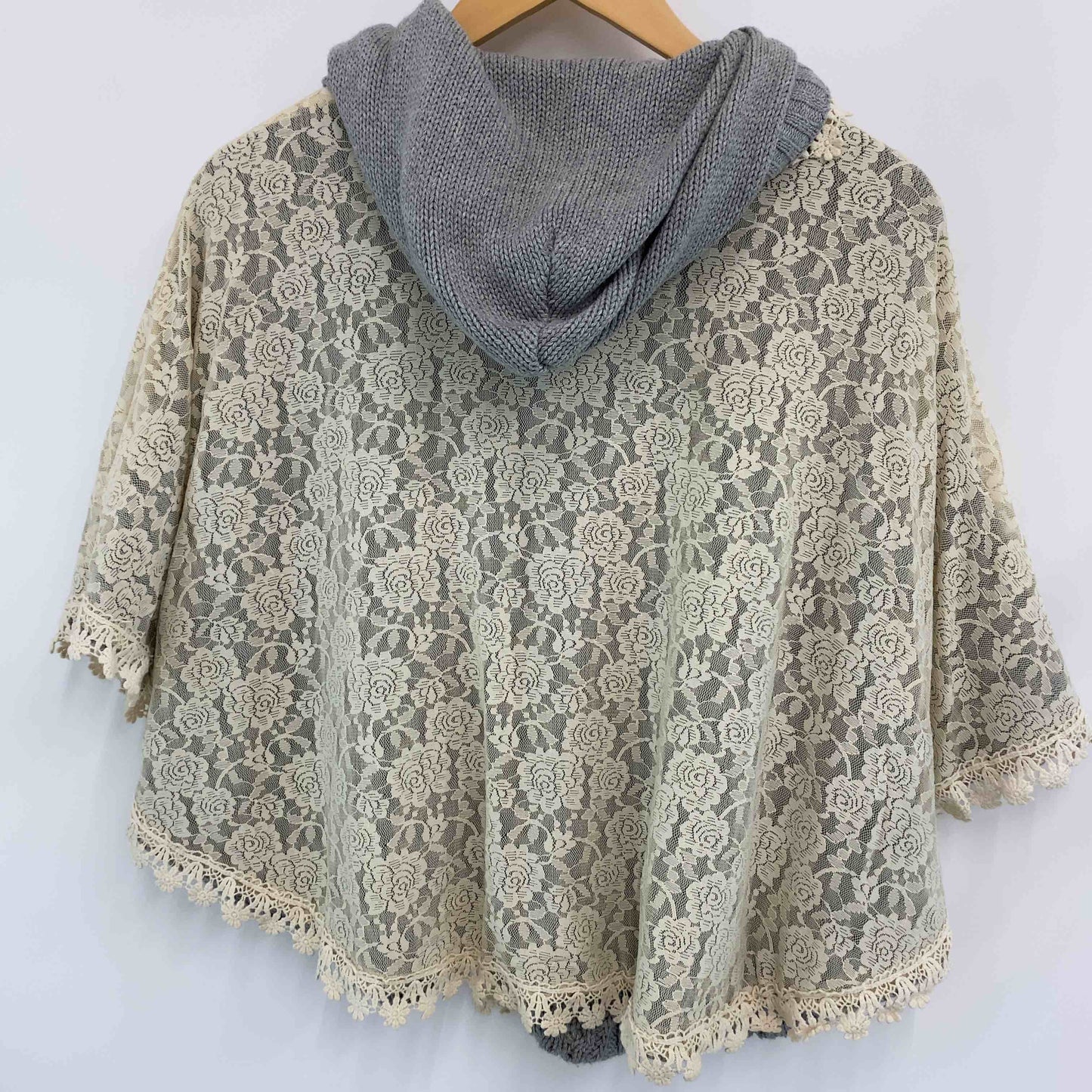 earth music&ecology アースミュージックアンドエコロジー レディース ポンチョ グレー ケーブルニット 綿混 裏地レース