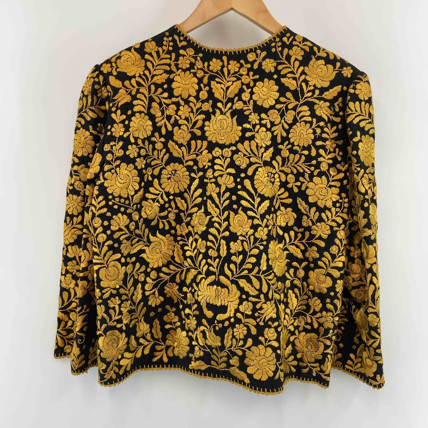 レディース ノーカラージャケット ブラック サテン刺繍花柄