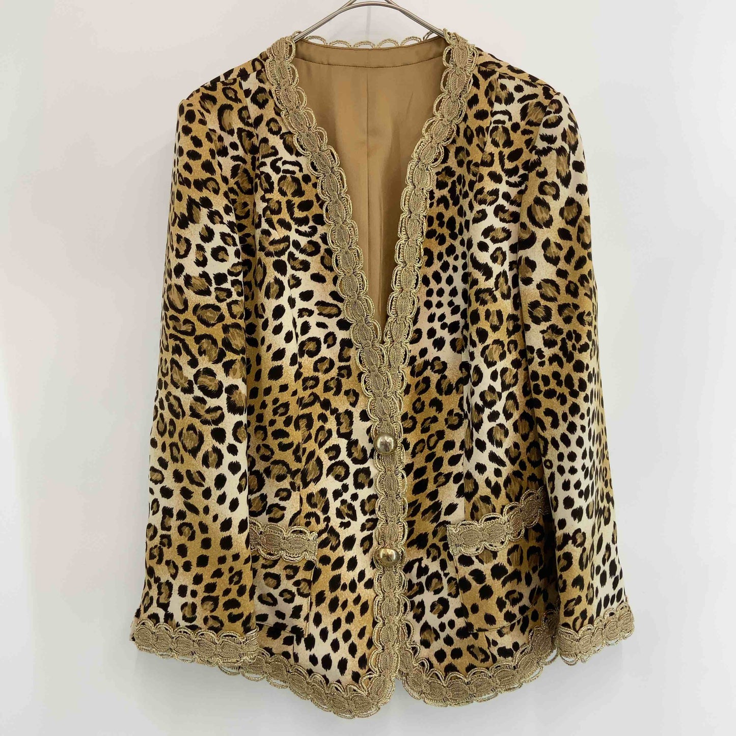 伊太利屋 イタリヤ レディース ノーカラージャケット  レオパード柄  ベージュ
