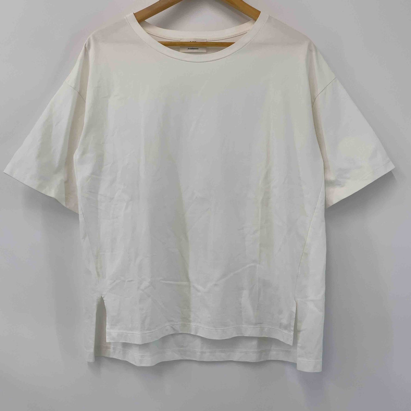 1er Arrondissement プルミエアロンディスモン ホワイト サイドスリット 無地 シンプル レディース Tシャツ（半袖）