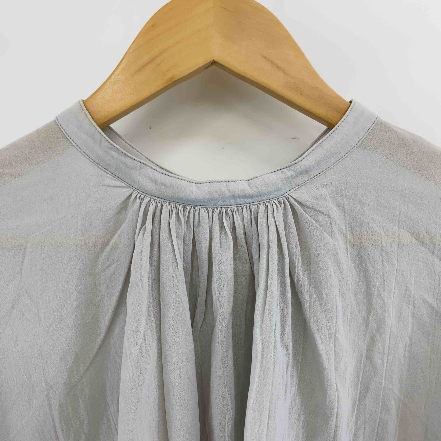 SUSURI ススリ ライトグレー シアー 無地 シンプル レディース 半袖シャツ/ブラウス