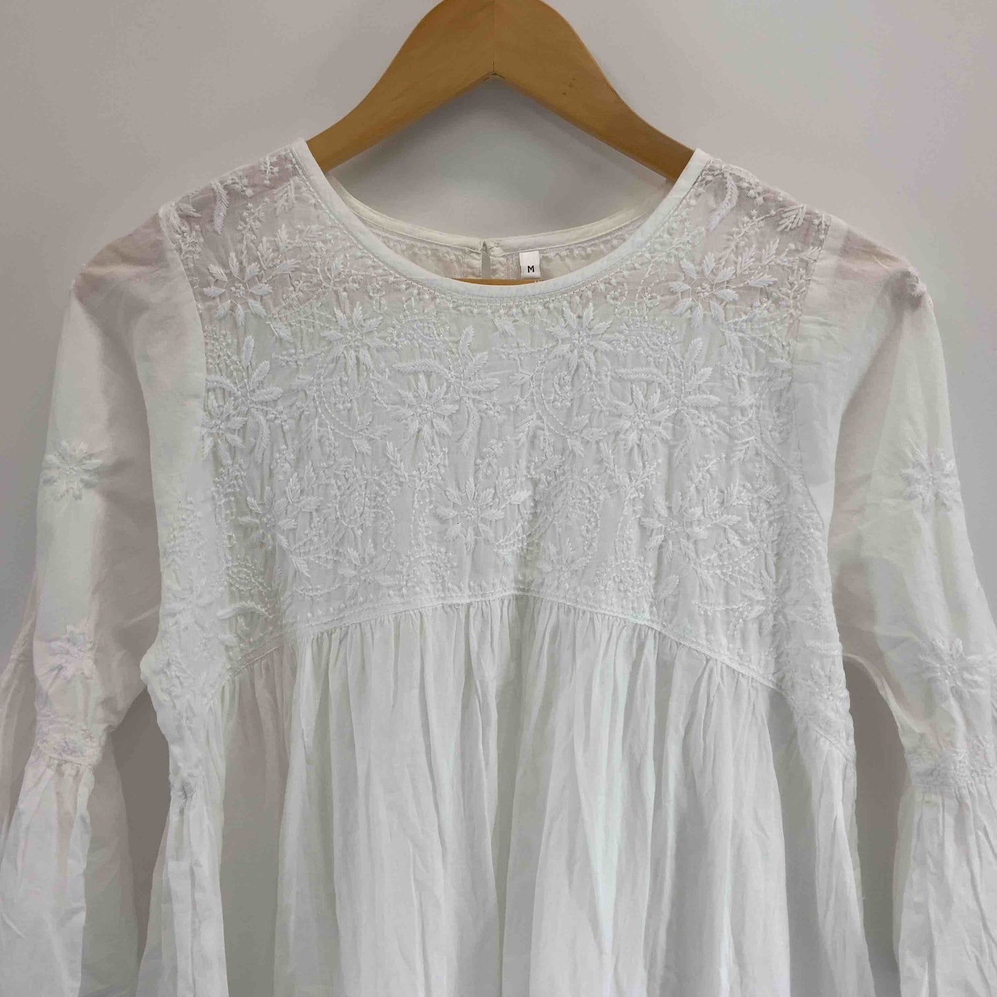 ロングワンピース ホワイト 刺繡デザイン 花柄  レディース 長袖ワンピース