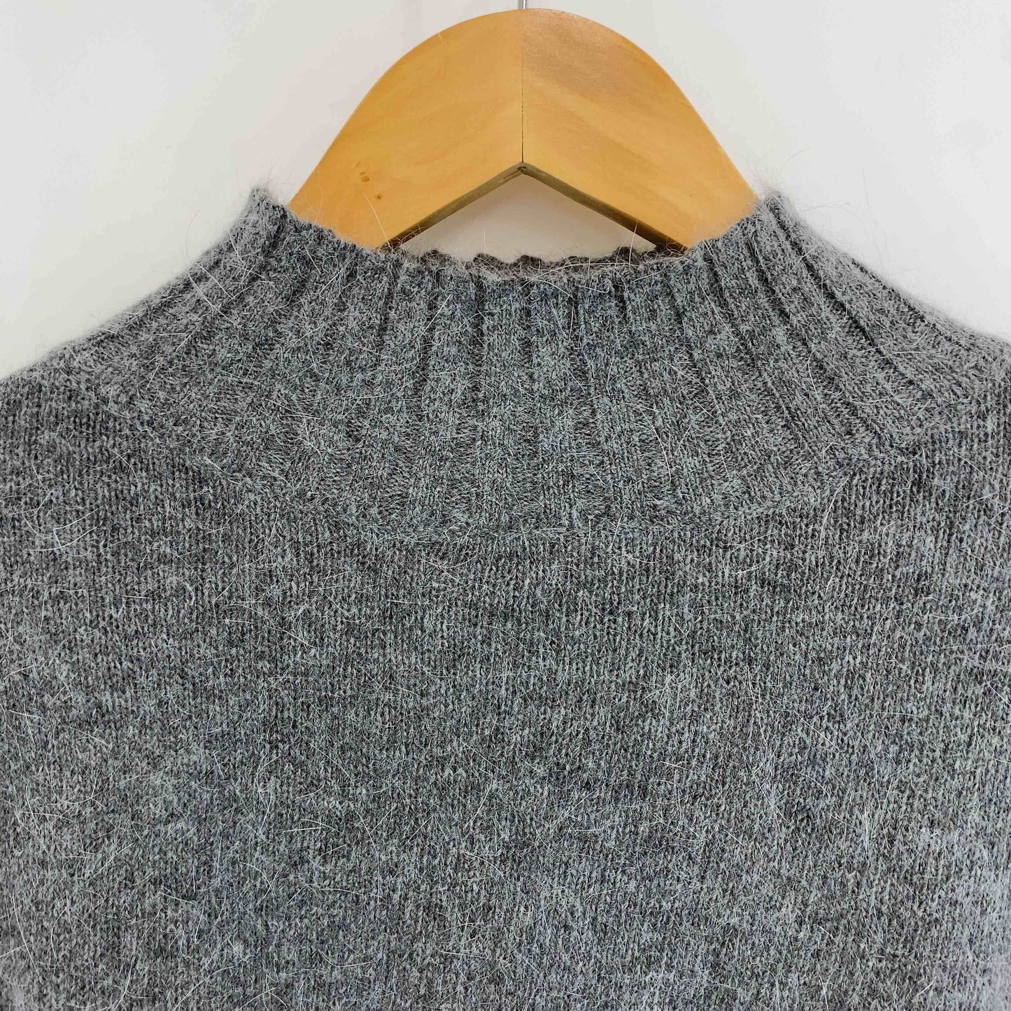 who’s who Chico フーズフーチコ レディース ニット/セーター ショート丈 グレー アンゴラ混 ボリュームスリーブ