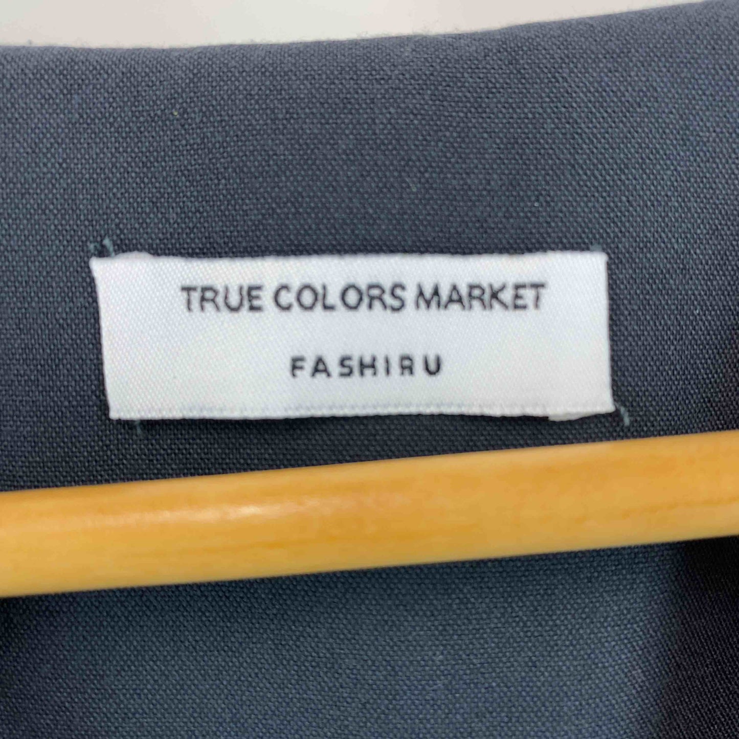TRUE COLORS MARKET FASHIRU トゥルーカラーズマーケットファシル メンズ　ベスト　チャコールグレー