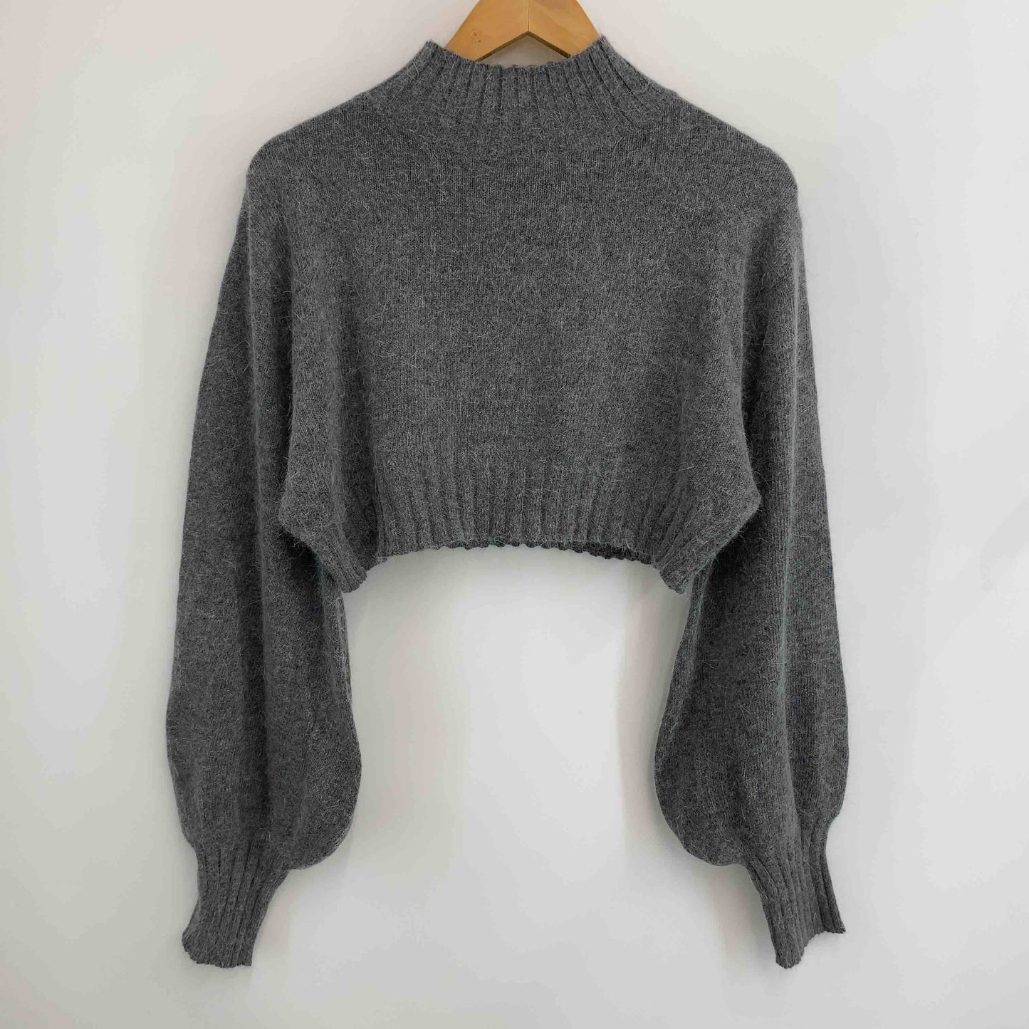 who’s who Chico フーズフーチコ レディース ニット/セーター ショート丈 グレー アンゴラ混 ボリュームスリーブ