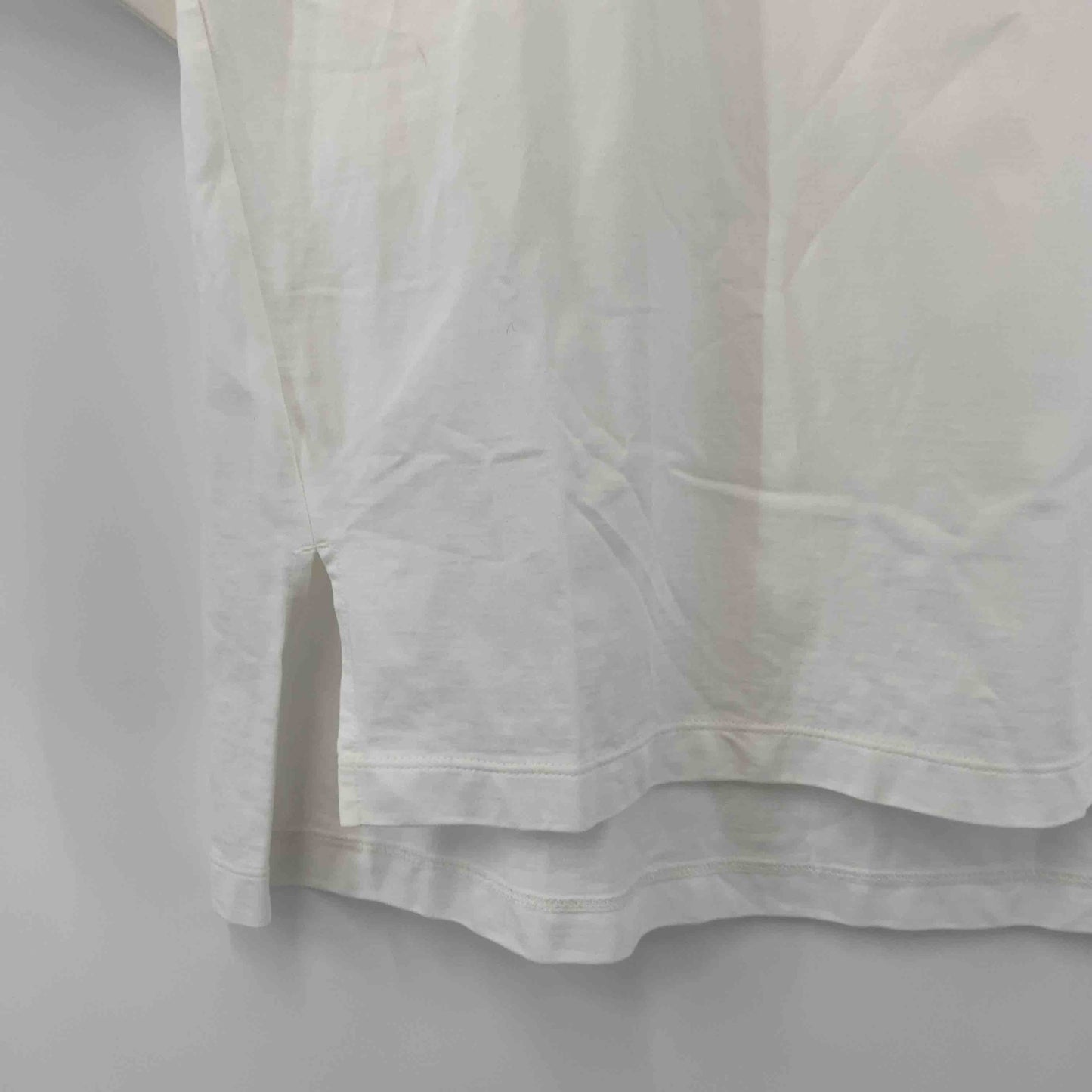 1er Arrondissement プルミエアロンディスモン ホワイト サイドスリット 無地 シンプル レディース Tシャツ（半袖）