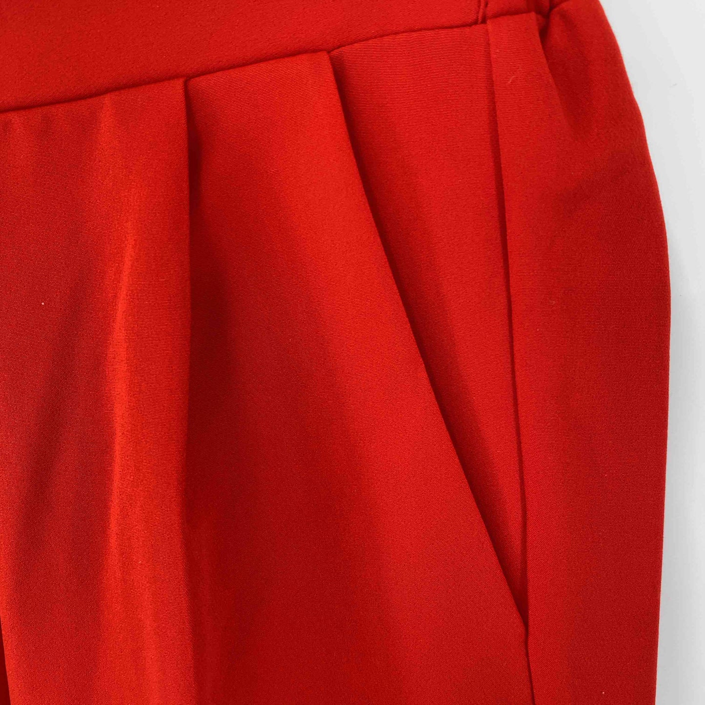 レディース カジュアルパンツ　タック　スラックス　ウエストゴム　赤