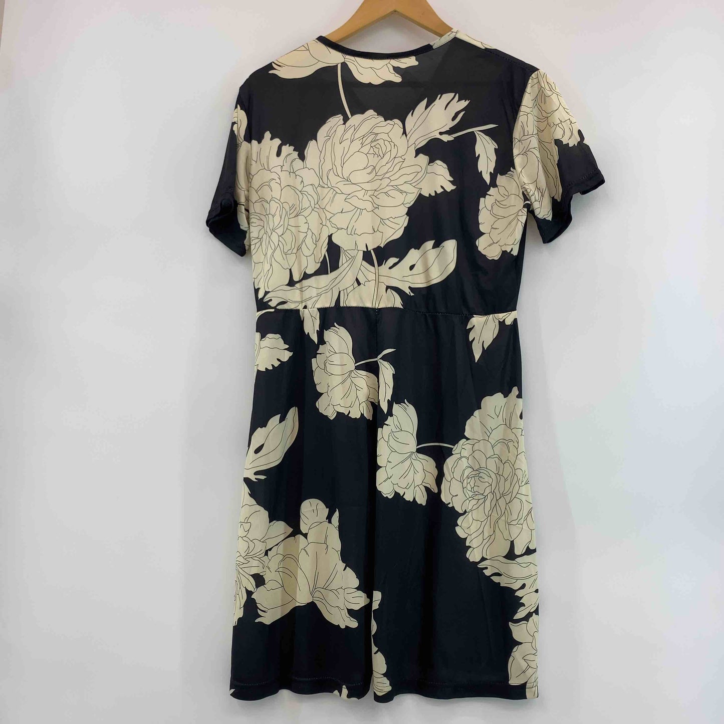 レディース 半袖　ミニワンピース　総柄　花柄　ウエスト切替　紐付き