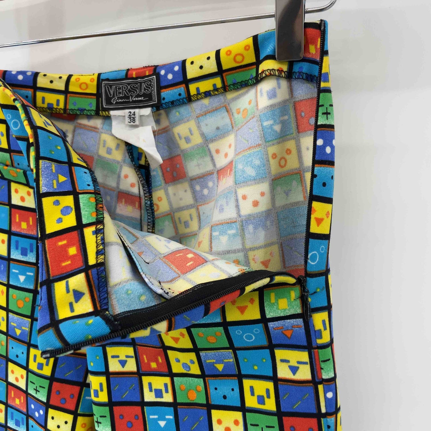 VERSUS　レディース カジュアルパンツ　総柄