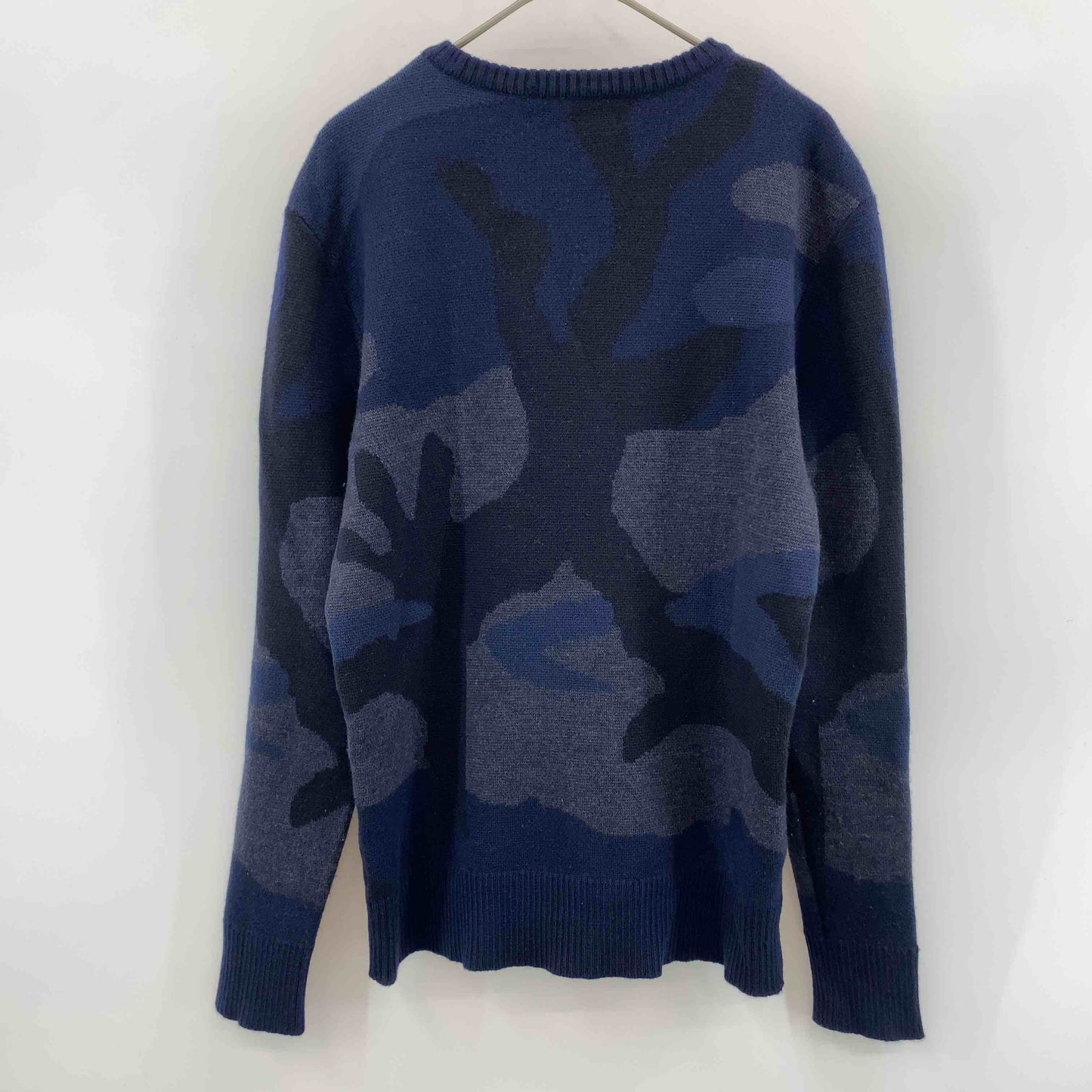 1piu1uguale3 ウノピゥウノウグァーレトレ ネイビー カモフラ柄 迷彩柄 Uネック メンズ ニット/セーター