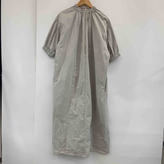 KU-UM クウム レディース 半袖ワンピース ロング丈 グレイッシュベージュ モックネック