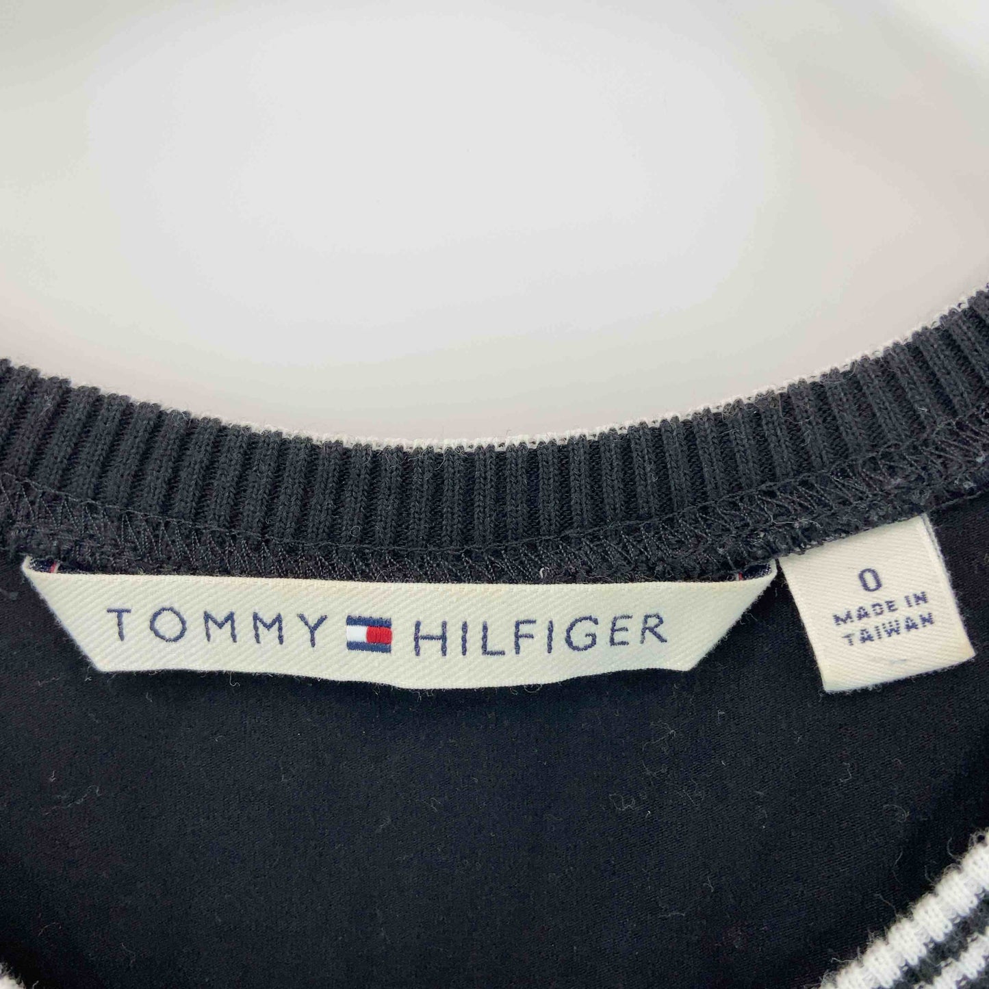 TOMMY HILFIGER  黒　ブラック　無地タンクトップ　ビジュー付き　サイズ0